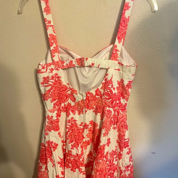 Pink and white flower dress - Picture 2 of 2